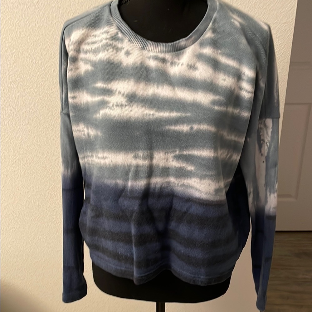AEO top Blue Tie-Dye Sweatshirt